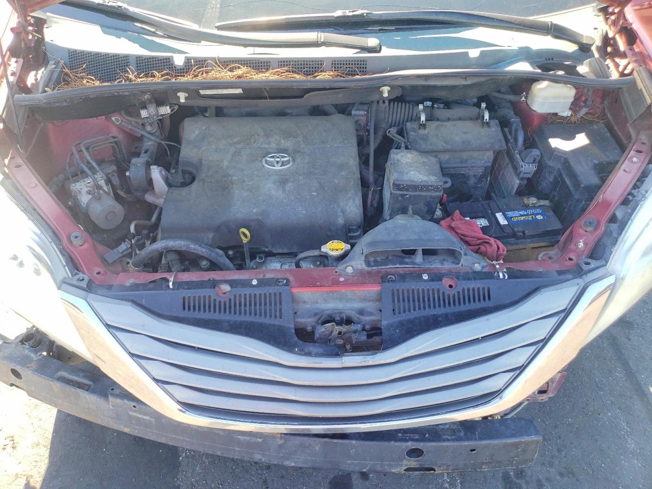 2013 TOYOTA SIENNA XLE 8-PASSENGER photo 23