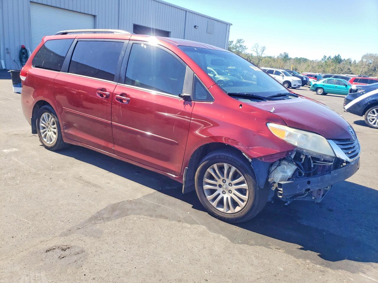 2013 TOYOTA SIENNA XLE 8-PASSENGER photo 7