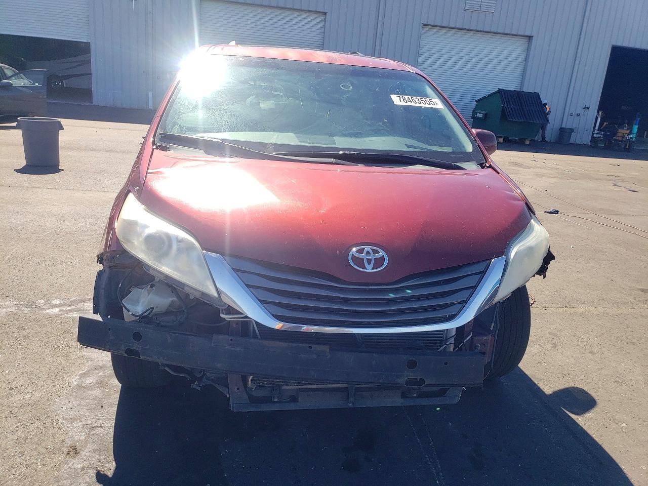 2013 TOYOTA SIENNA XLE 8-PASSENGER photo 9