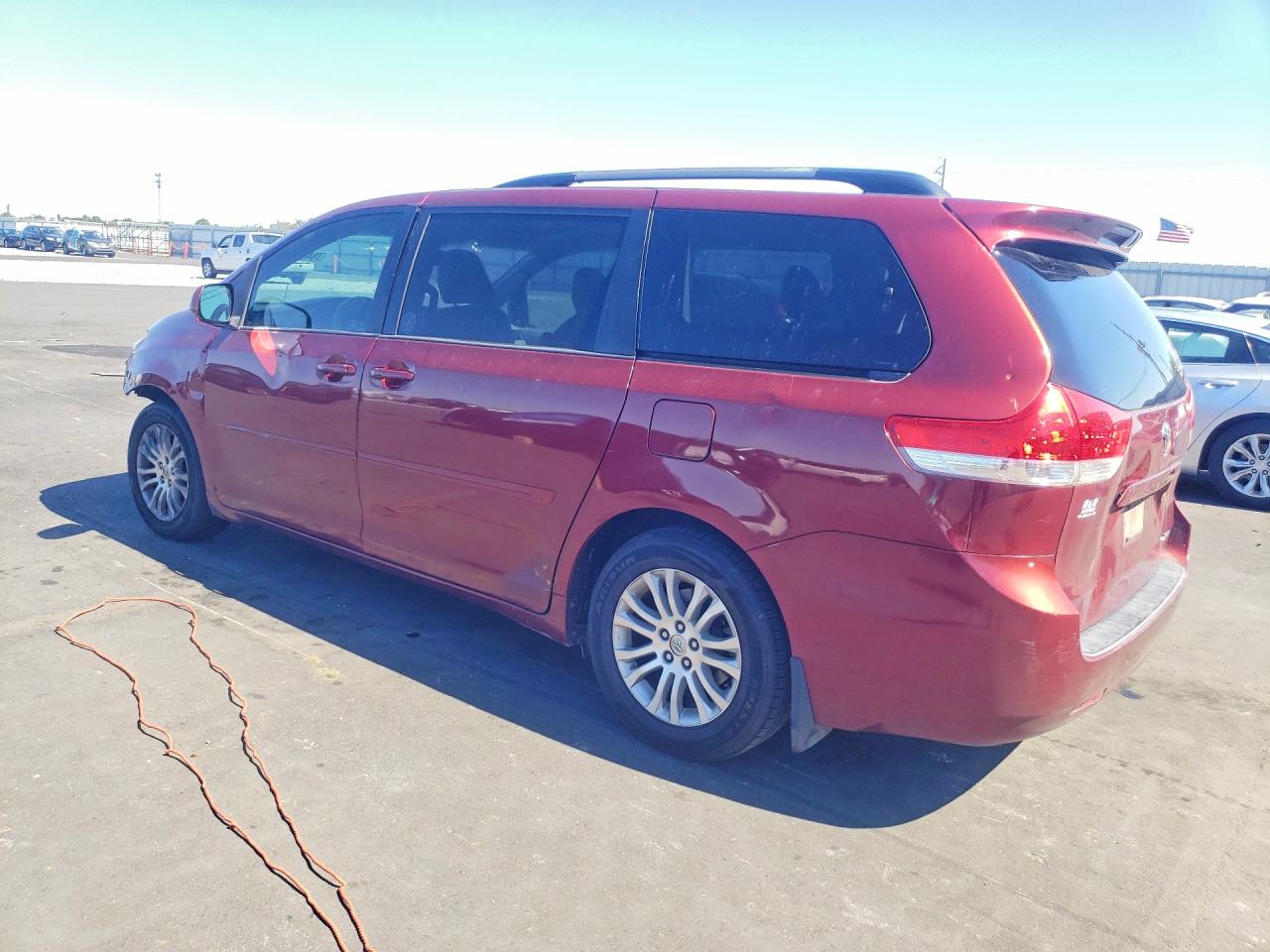 2013 TOYOTA SIENNA XLE 8-PASSENGER photo 3