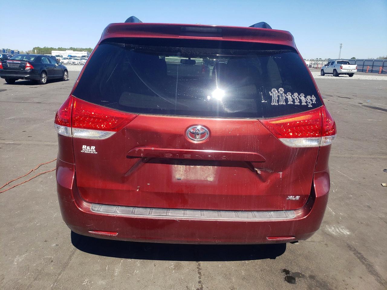 2013 TOYOTA SIENNA XLE 8-PASSENGER photo 11