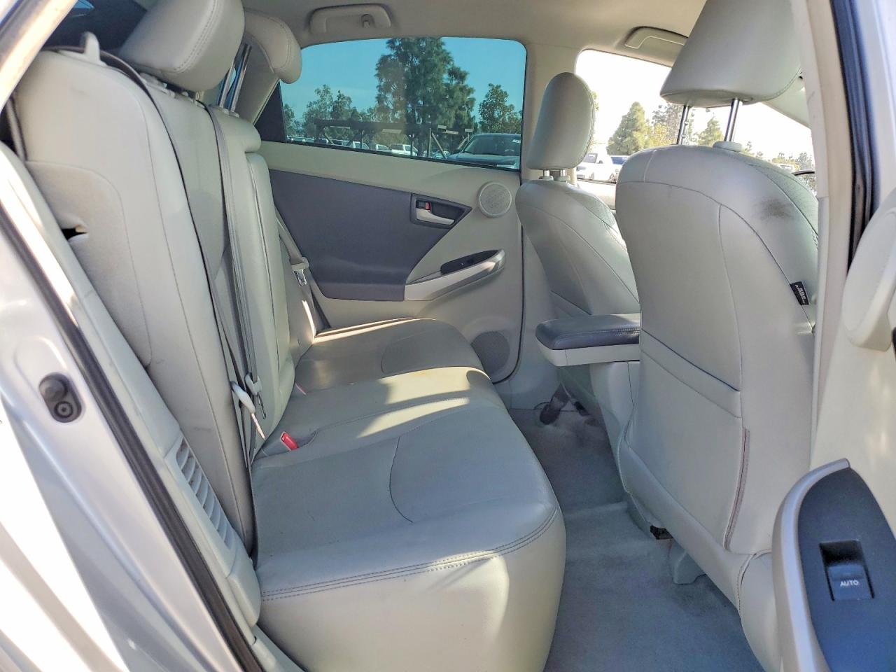 2011 TOYOTA PRIUS photo 19