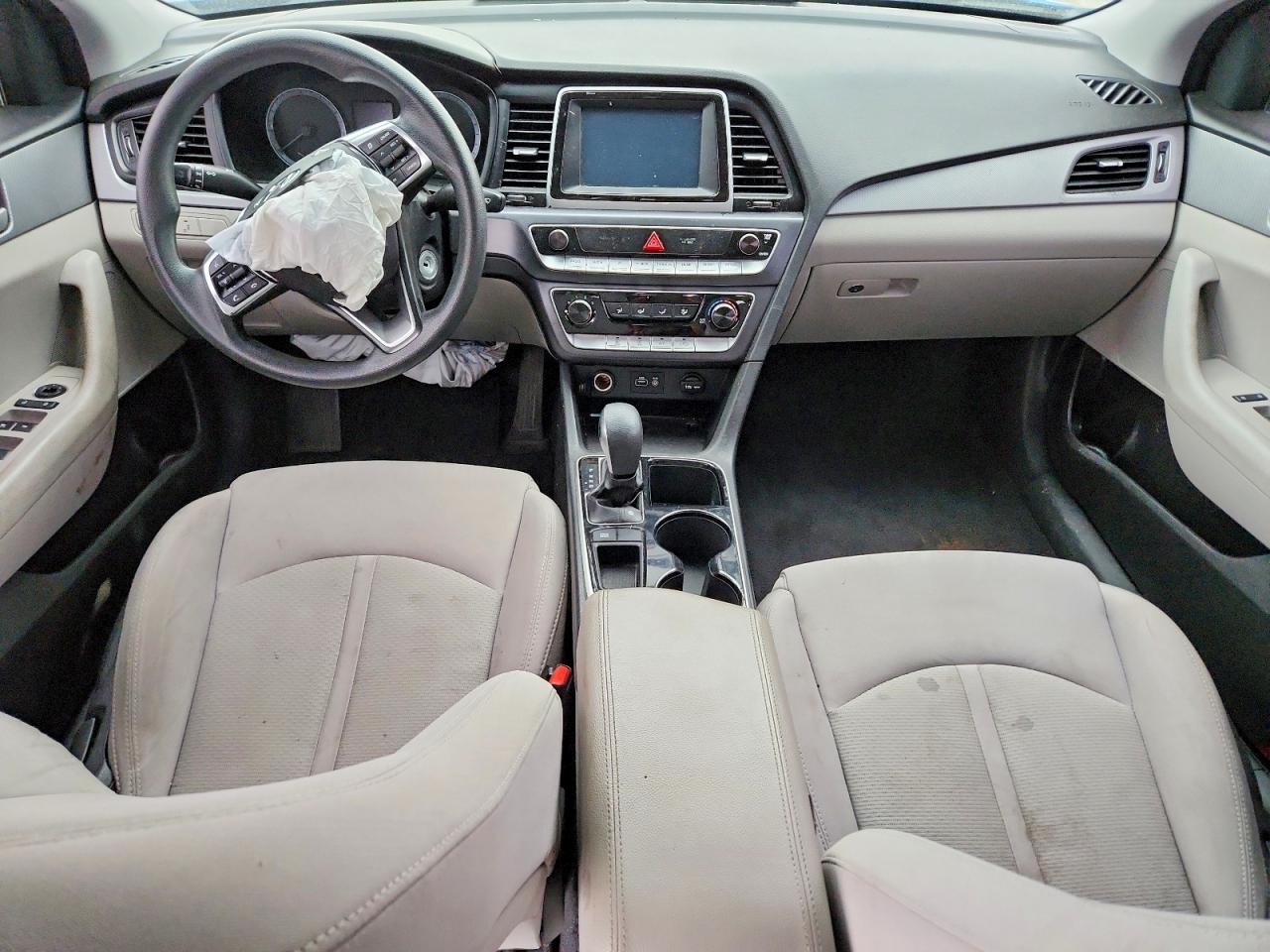 2018 HYUNDAI SONATA SE photo 8