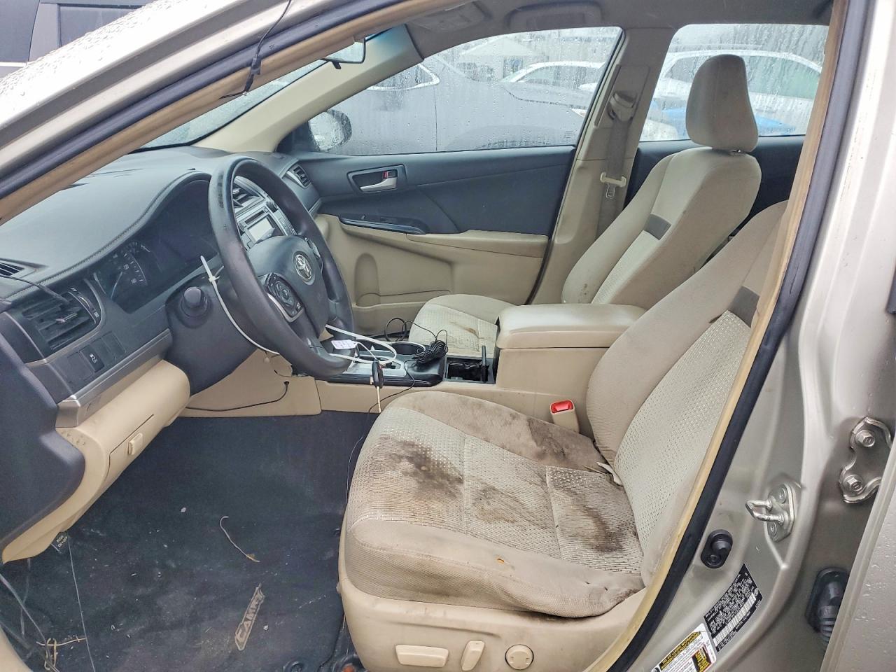 2014 TOYOTA CAMRY L photo 13