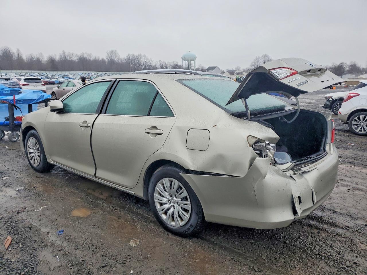 2014 TOYOTA CAMRY L photo 3