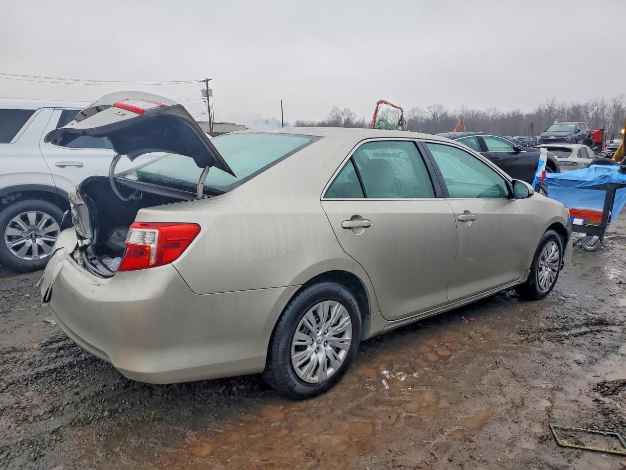 2014 TOYOTA CAMRY L photo 5