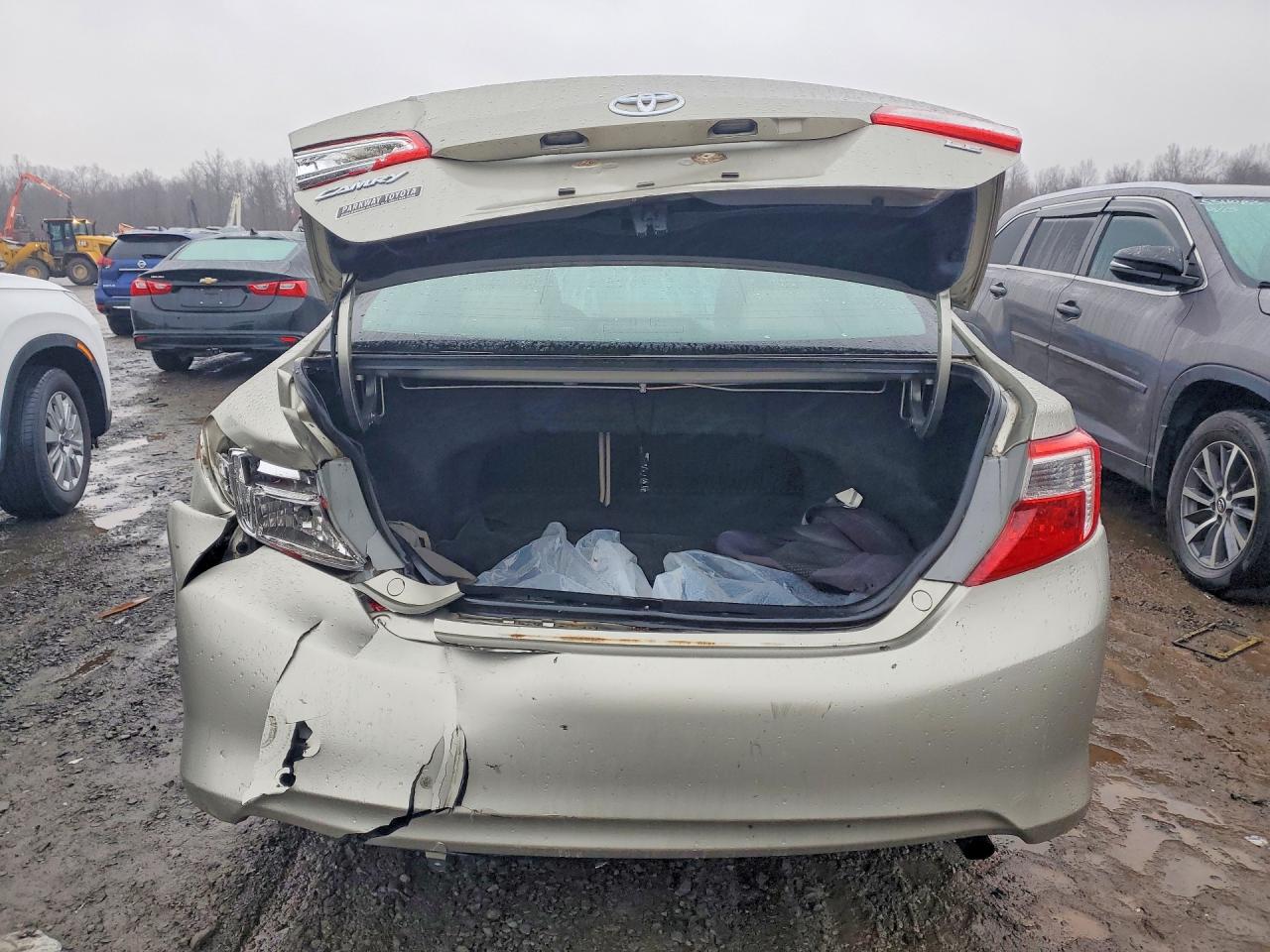 2014 TOYOTA CAMRY L photo 11