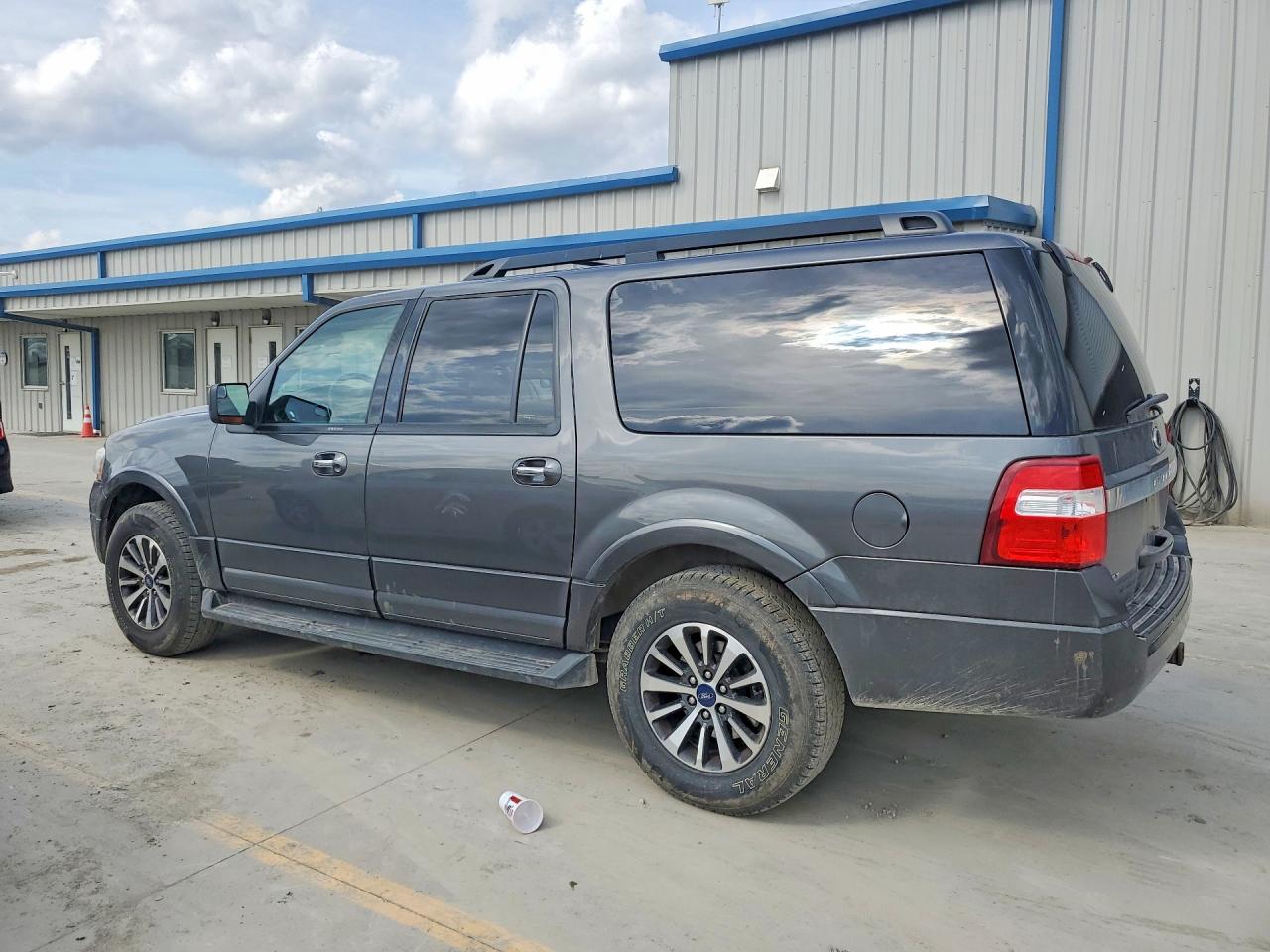 2015 FORD EXPEDITION EL XLT photo 2