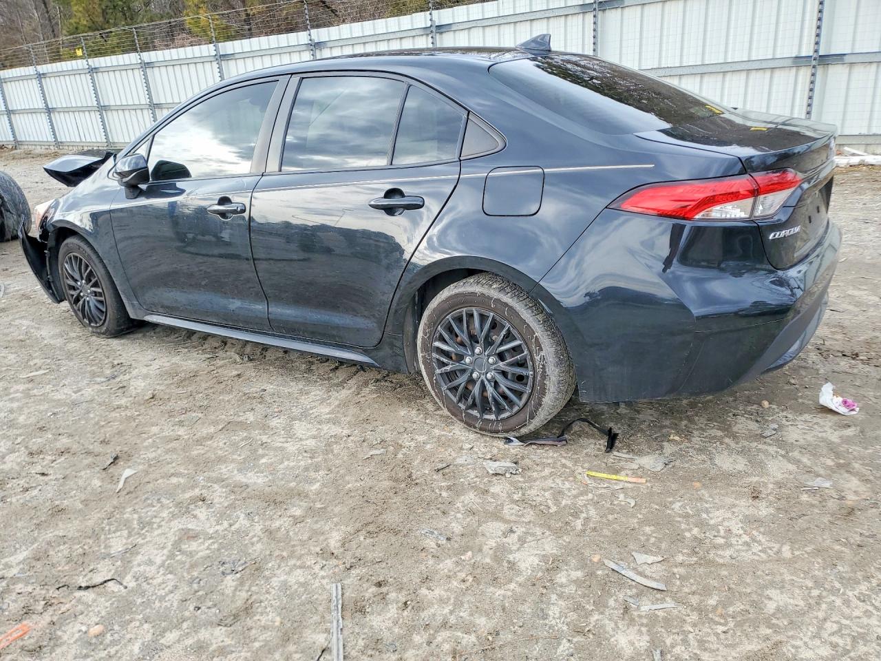 2021 TOYOTA COROLLA LE photo 2