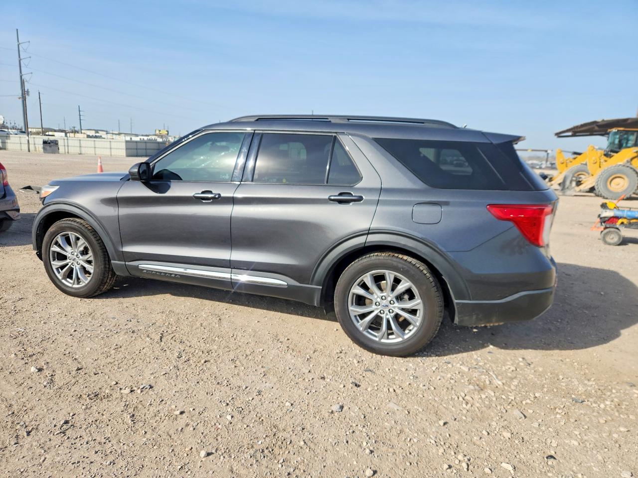 2020 FORD EXPLORER XLT photo 4