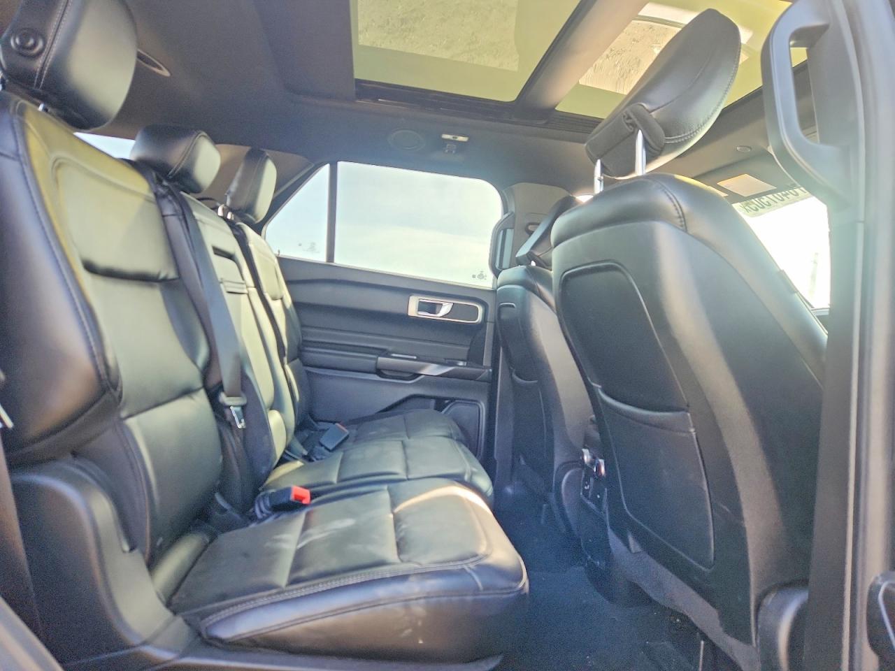 2020 FORD EXPLORER XLT photo 31