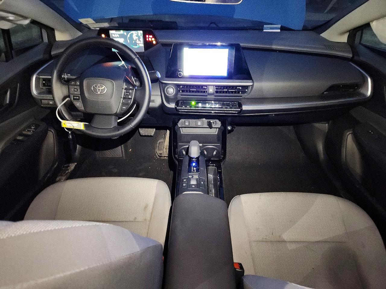 2025 TOYOTA PRIUS LE photo 15