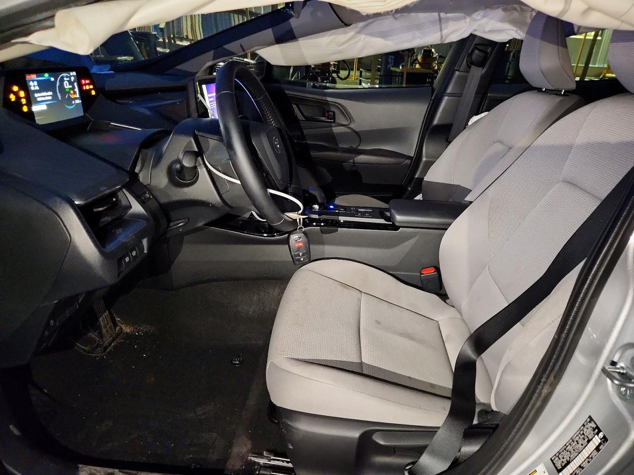 2025 TOYOTA PRIUS LE photo 13