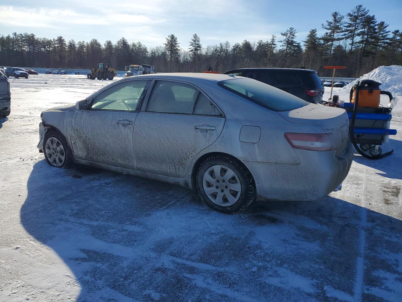 2011 TOYOTA CAMRY BASE photo 2