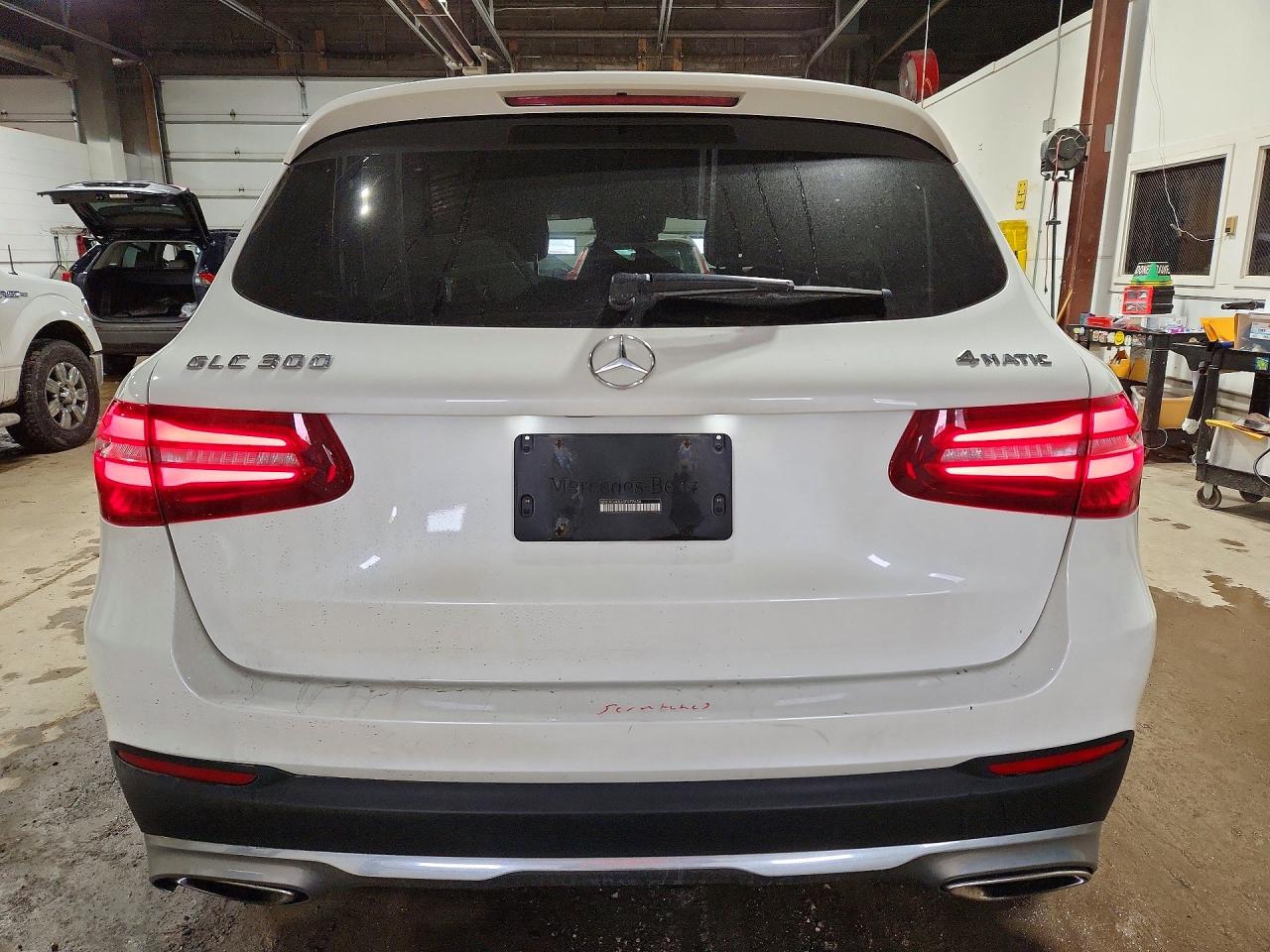 2016 MERCEDES-BENZ GLC 300 4MATIC photo 11