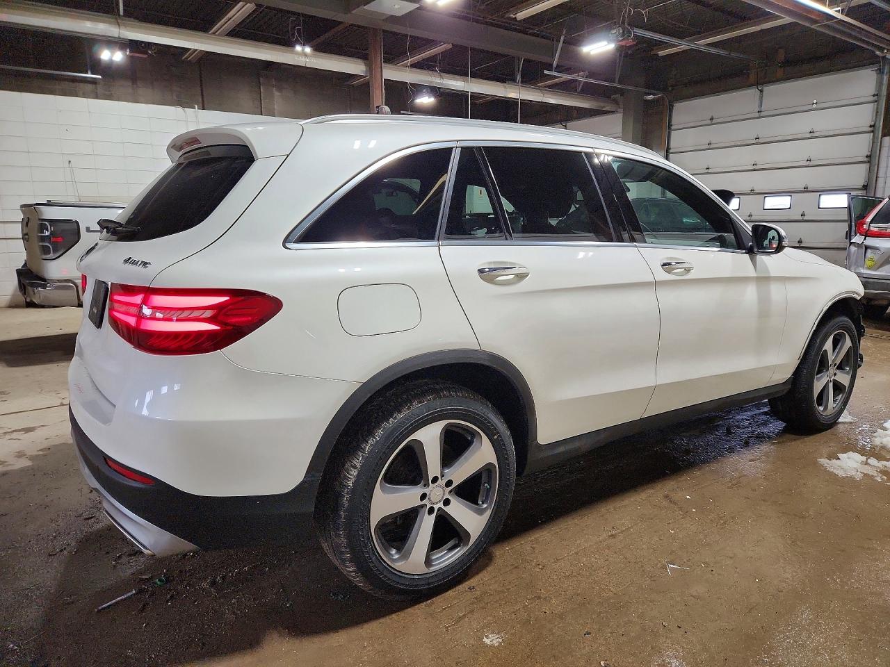 2016 MERCEDES-BENZ GLC 300 4MATIC photo 5