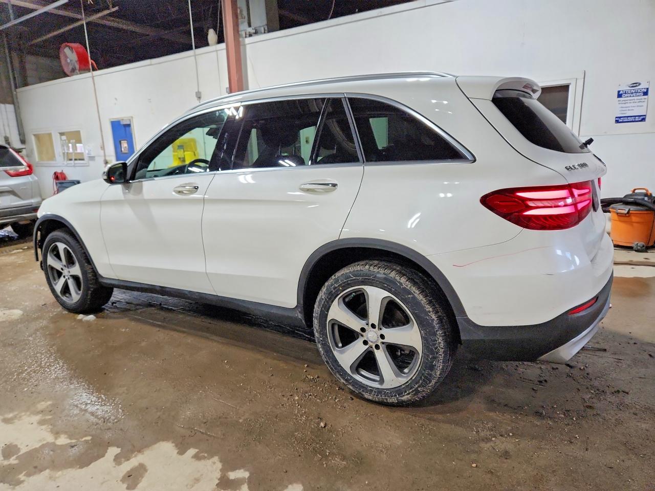 2016 MERCEDES-BENZ GLC 300 4MATIC photo 3