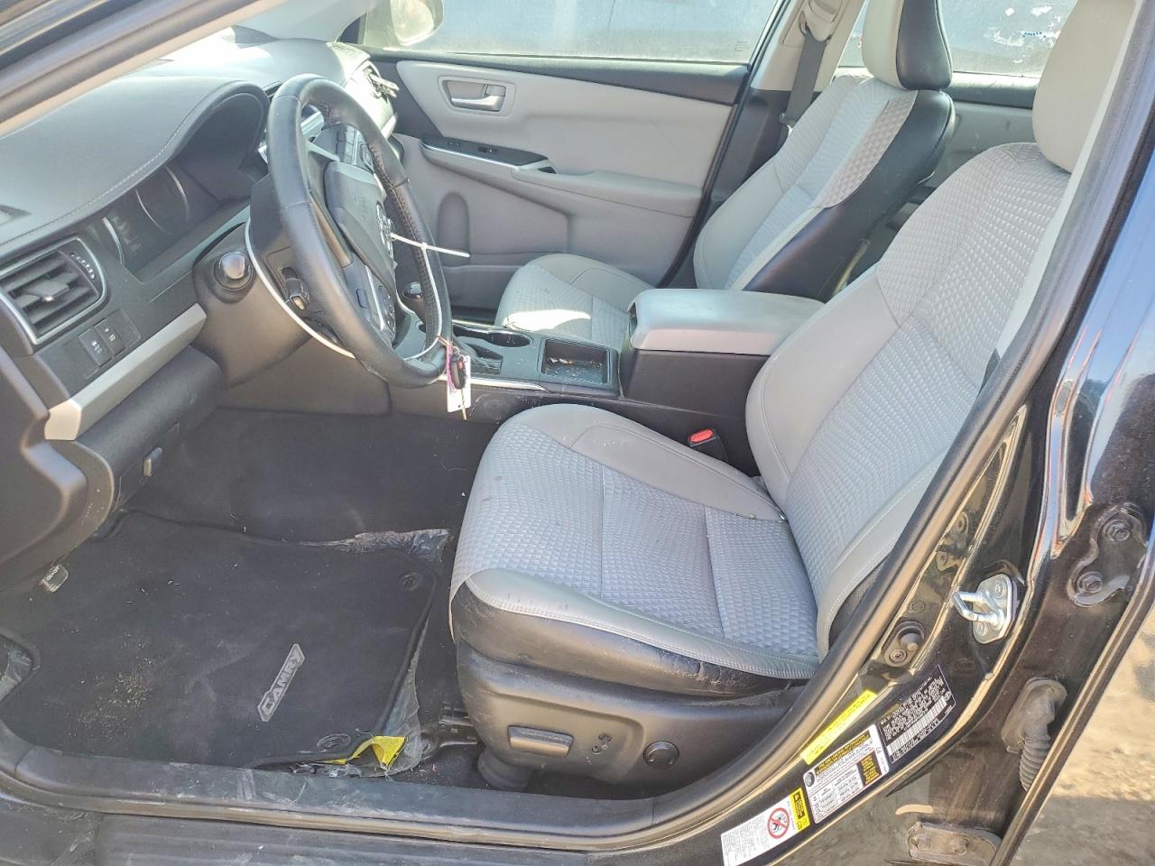 2015 TOYOTA CAMRY LE photo 19