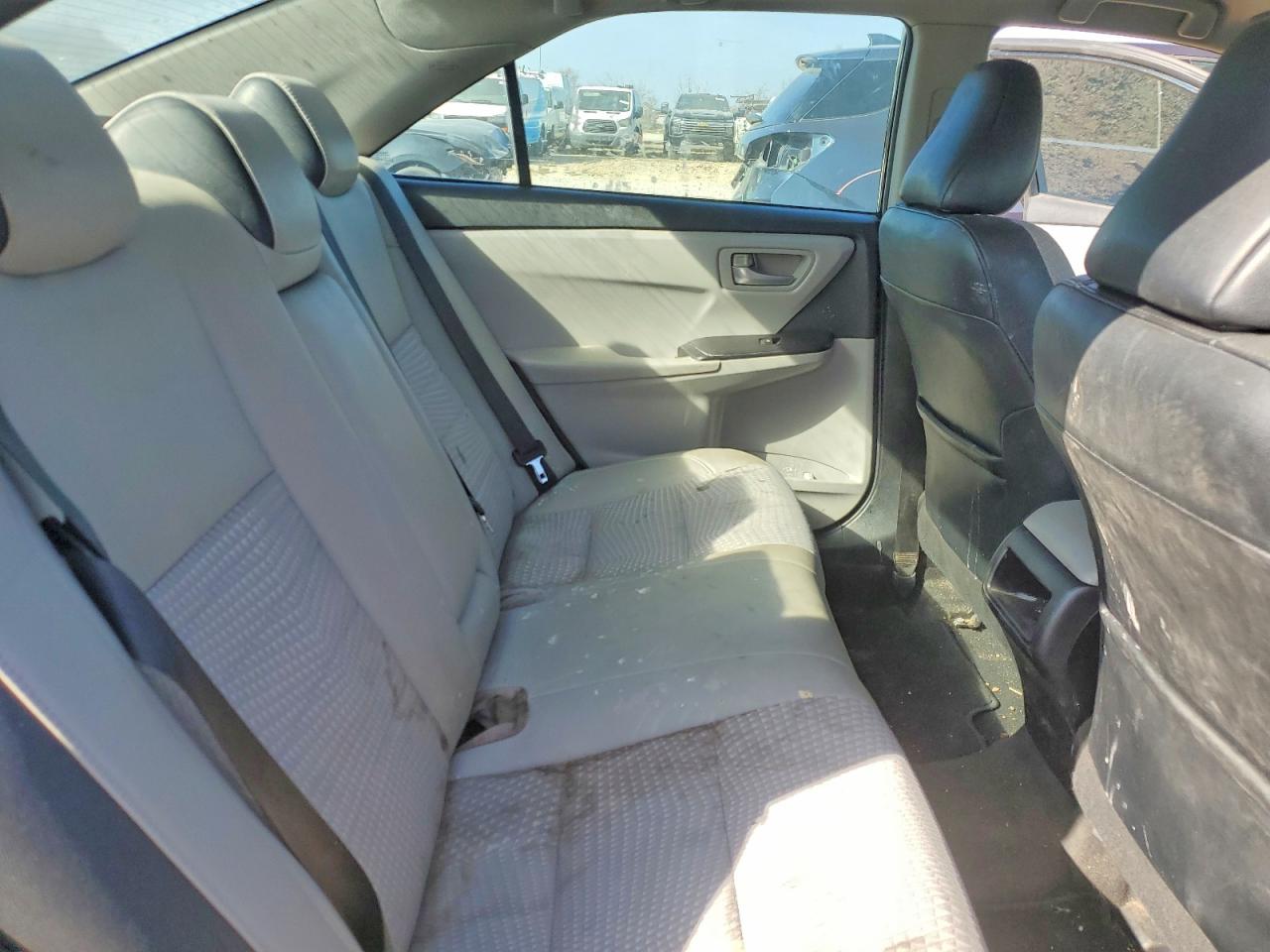 2015 TOYOTA CAMRY LE photo 28