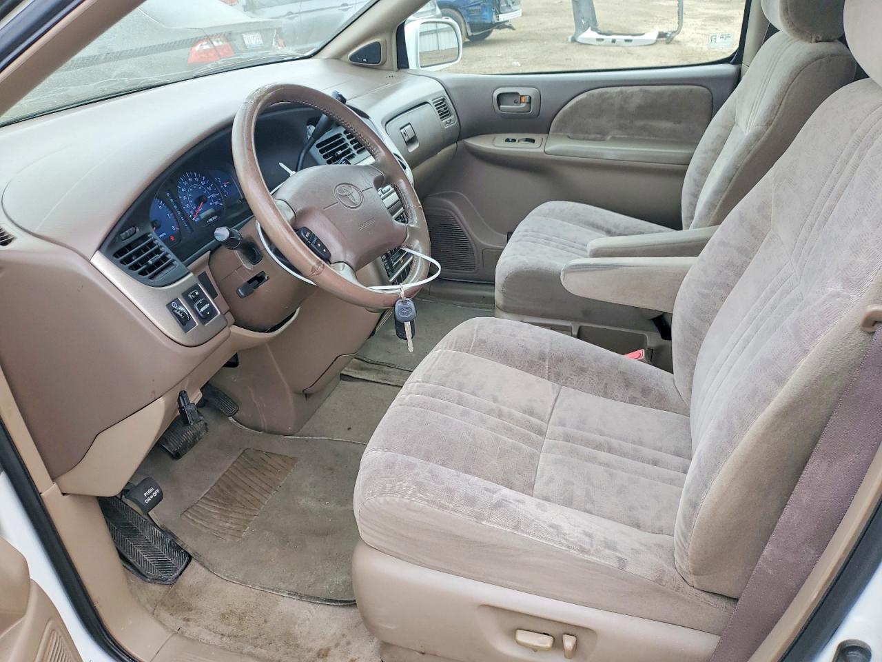 2001 TOYOTA SIENNA XLE photo 13