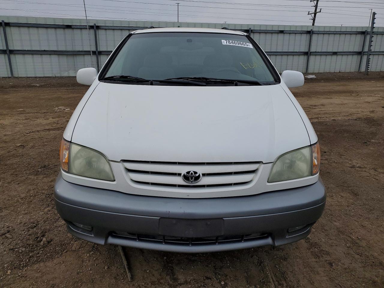 2001 TOYOTA SIENNA XLE photo 9