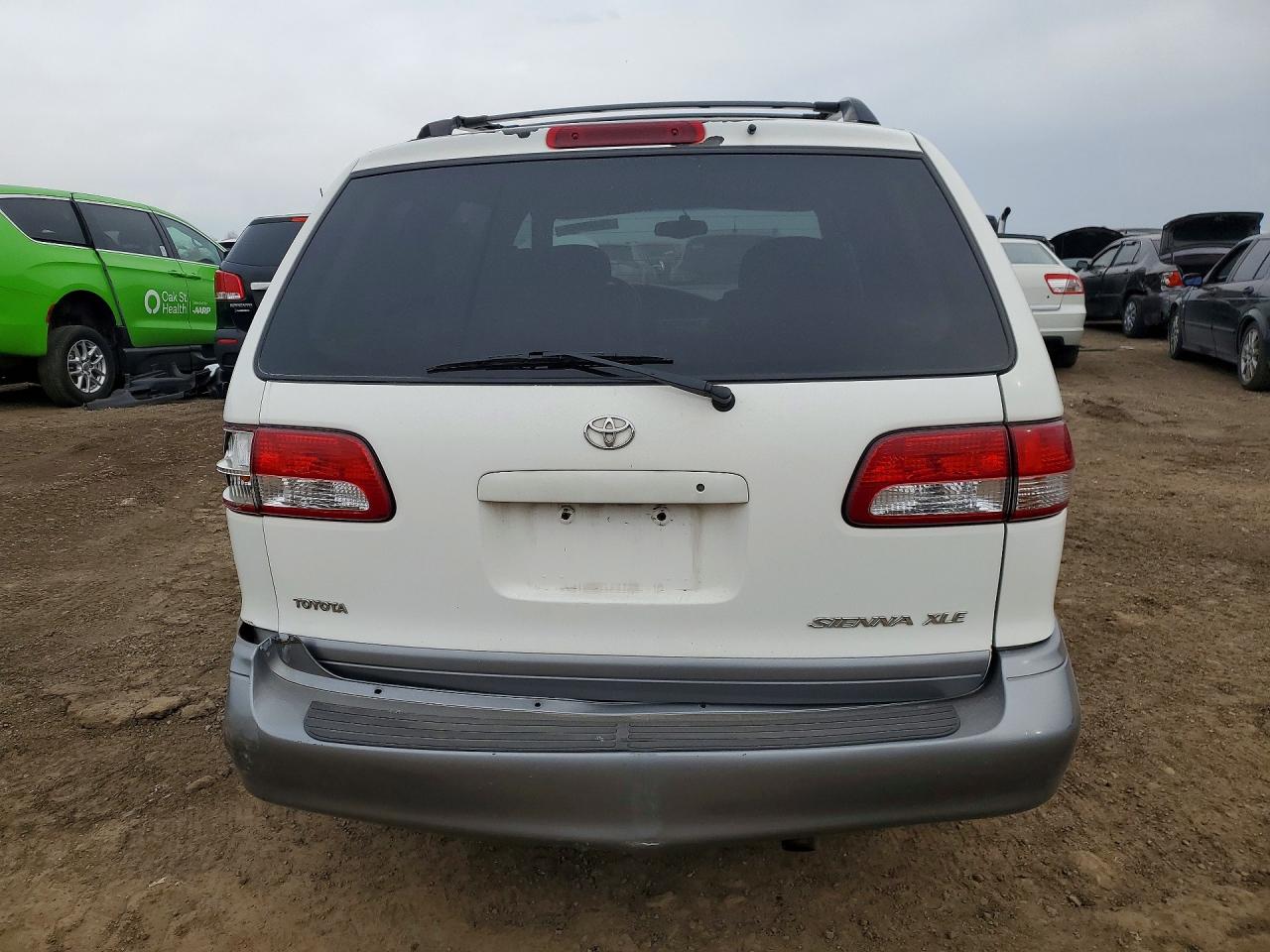 2001 TOYOTA SIENNA XLE photo 11