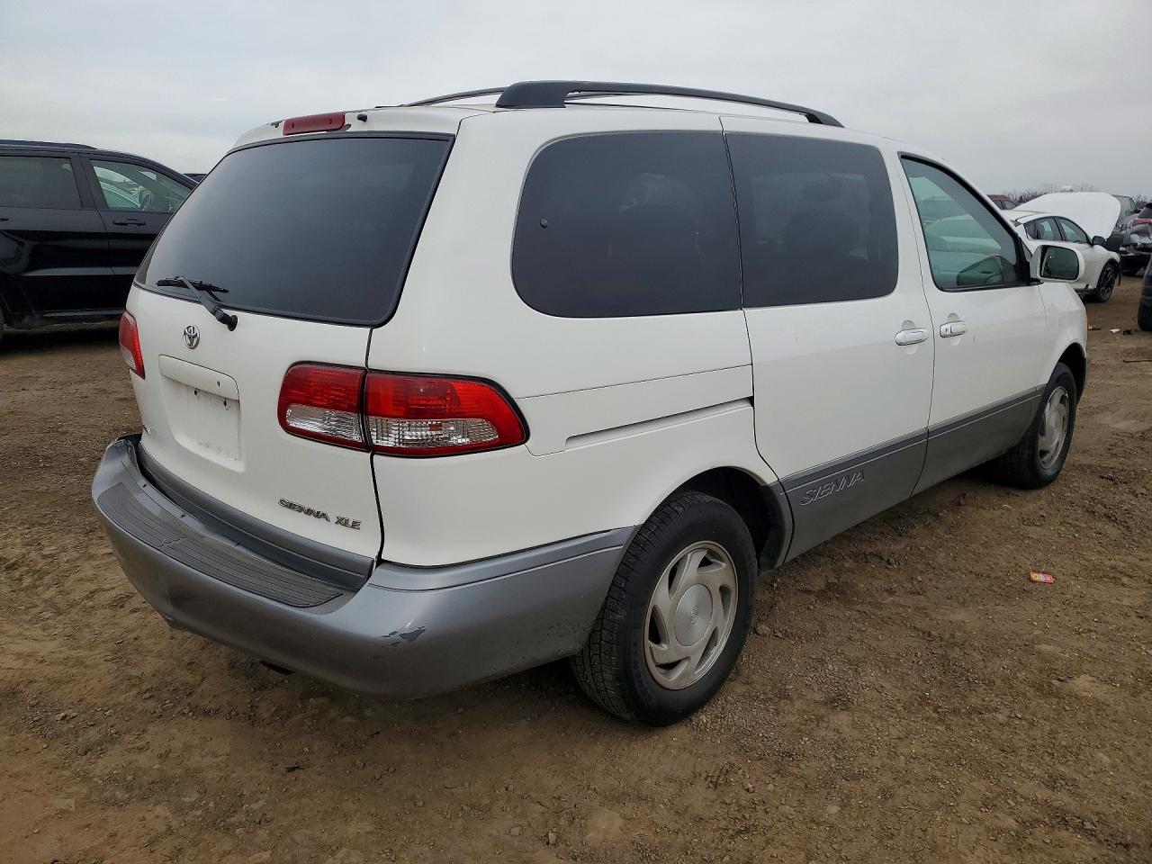 2001 TOYOTA SIENNA XLE photo 5