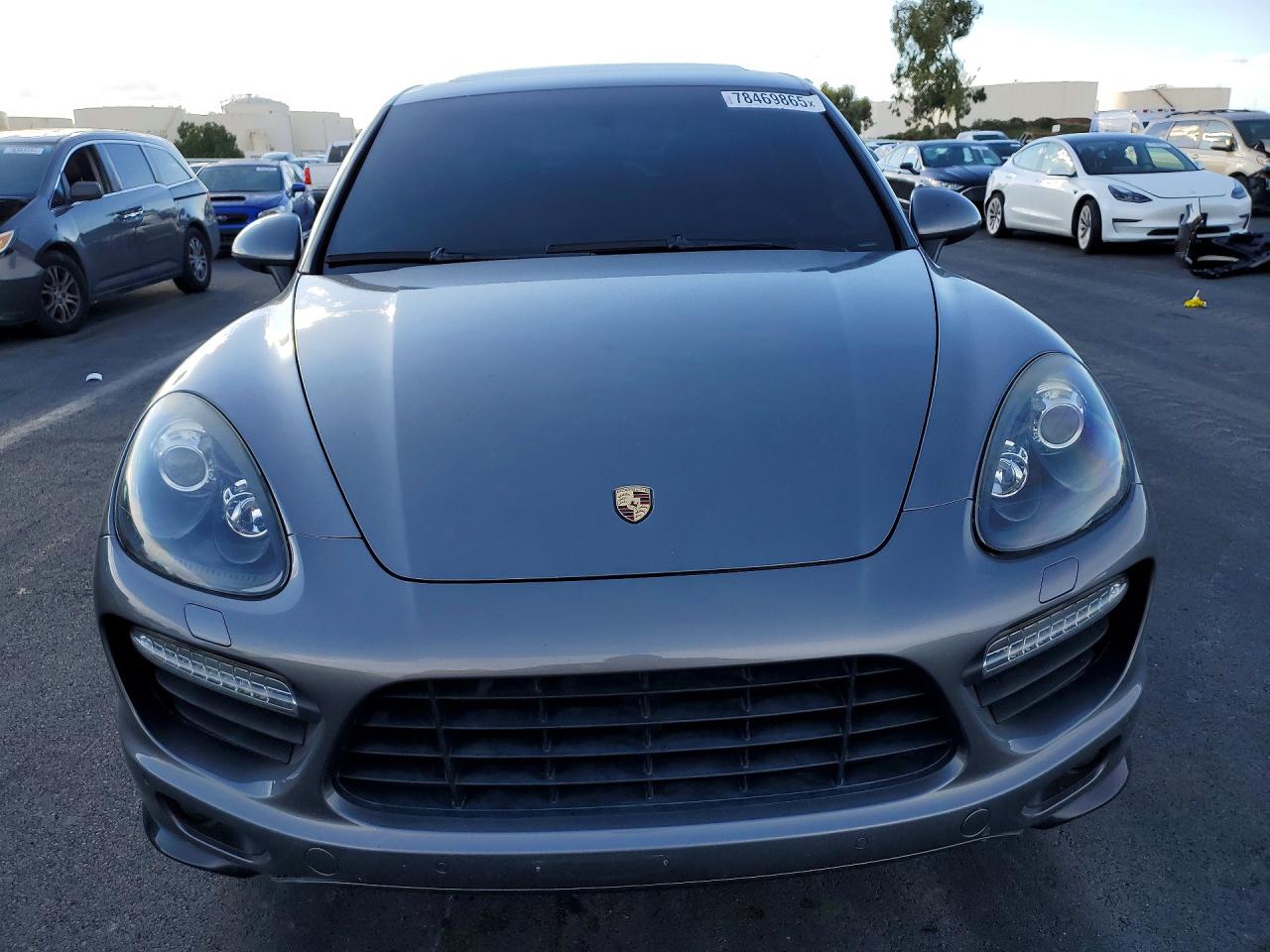 2013 PORSCHE CAYENNE GTS photo 17