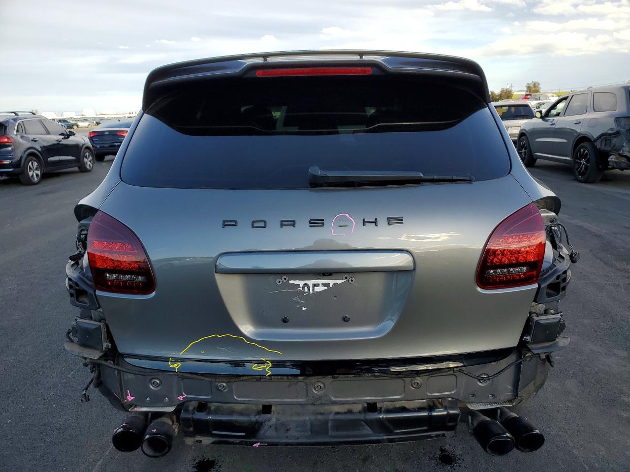 2013 PORSCHE CAYENNE GTS photo 21