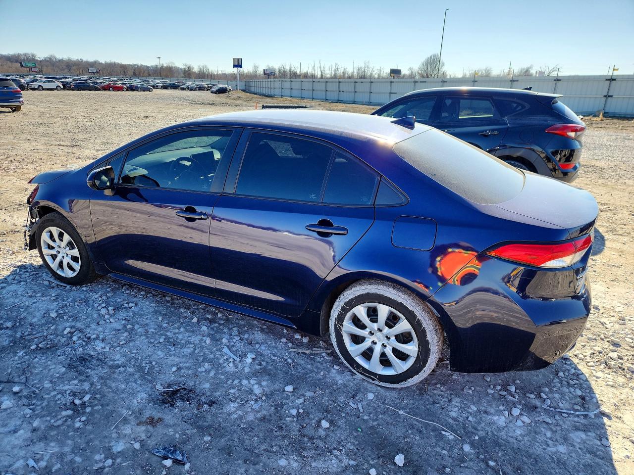 2021 TOYOTA COROLLA LE photo 3