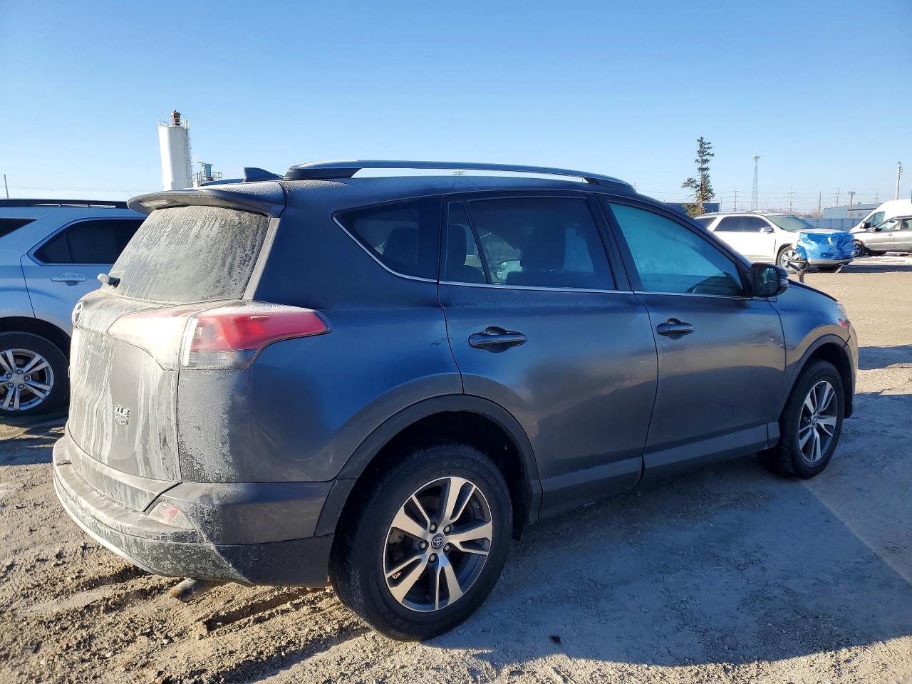 2017 TOYOTA RAV4 XLE photo 5