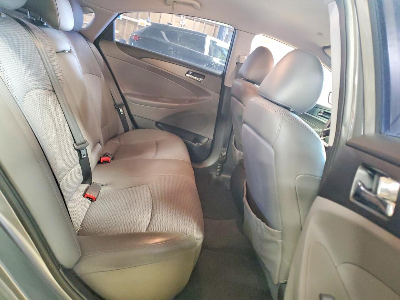 2012 HYUNDAI SONATA SE photo 19