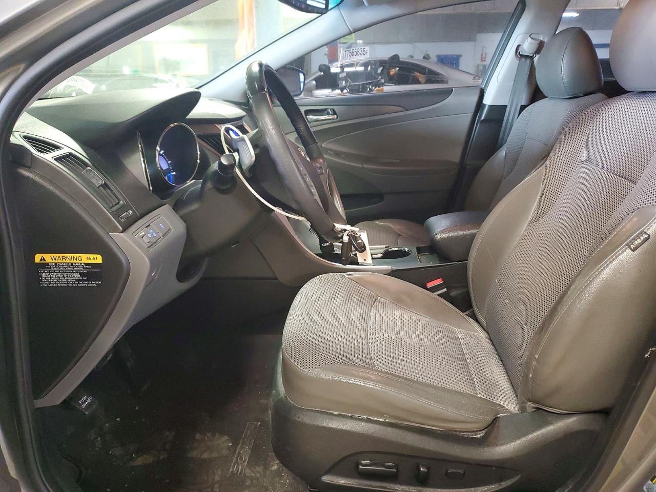 2012 HYUNDAI SONATA SE photo 13
