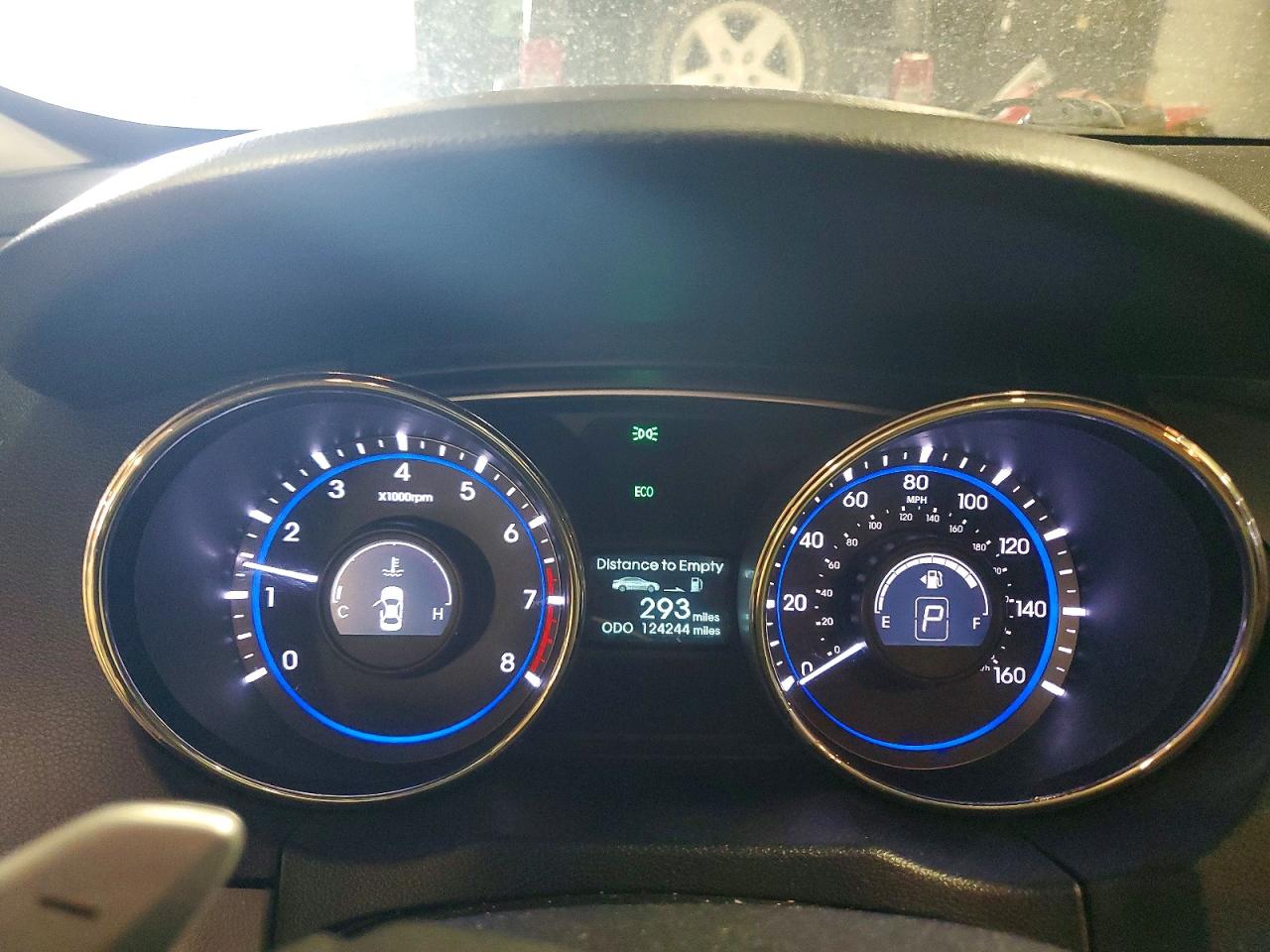 2012 HYUNDAI SONATA SE photo 17