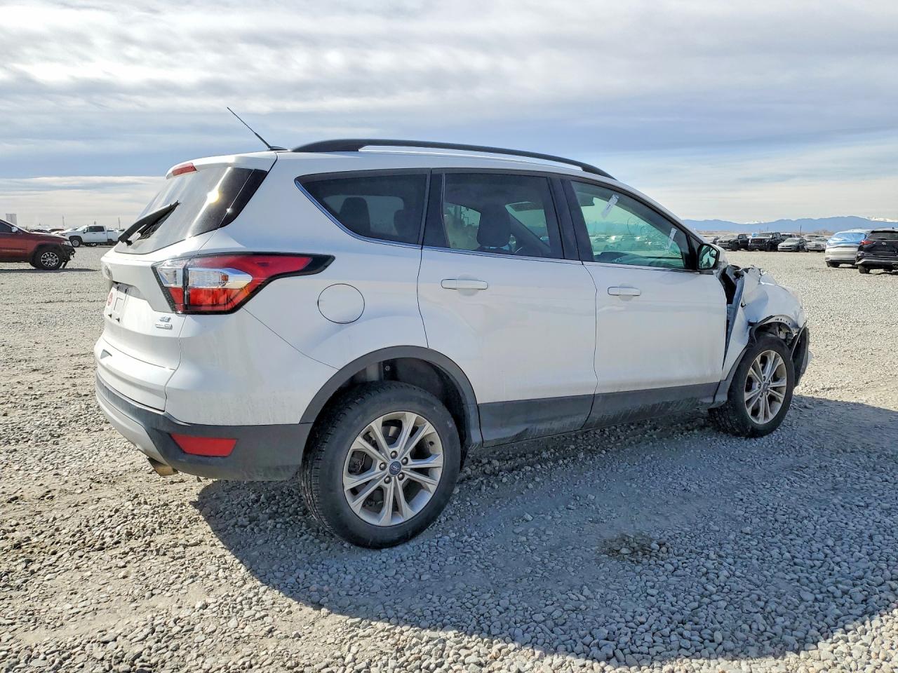 2018 FORD ESCAPE SE photo 3
