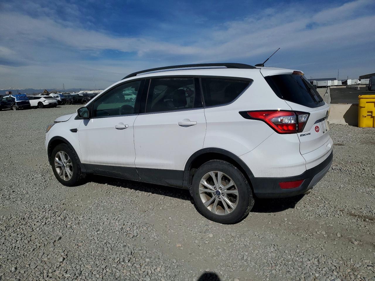 2018 FORD ESCAPE SE photo 2