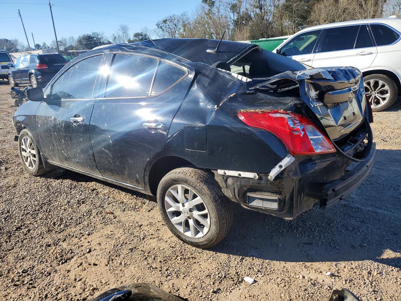 2019 NISSAN VERSA S photo 2