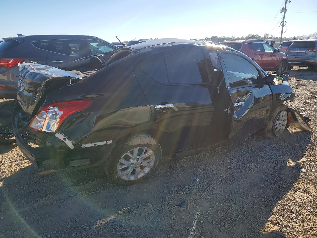 2019 NISSAN VERSA S photo 3