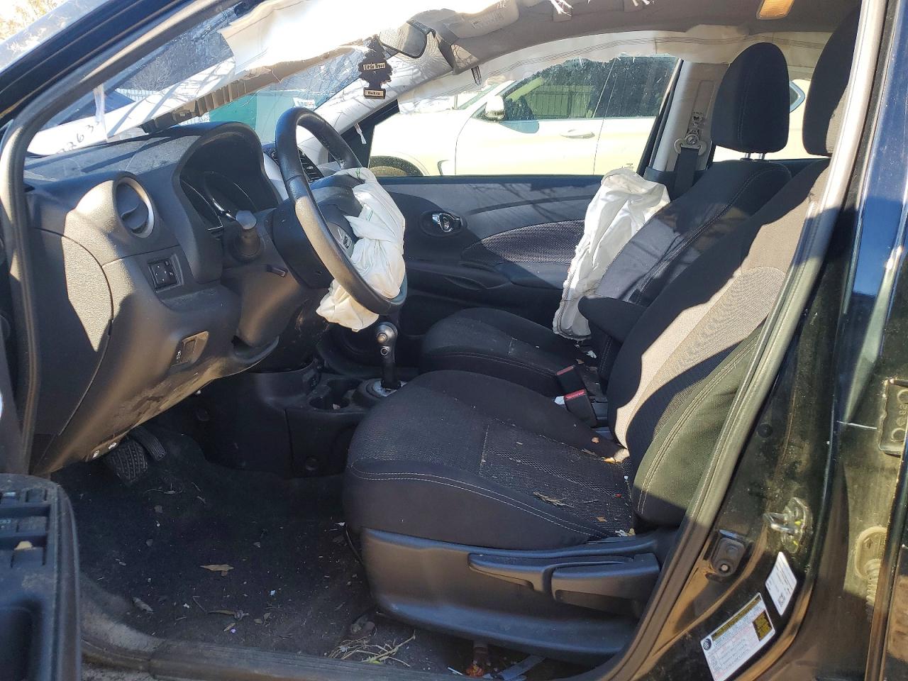 2019 NISSAN VERSA S photo 7