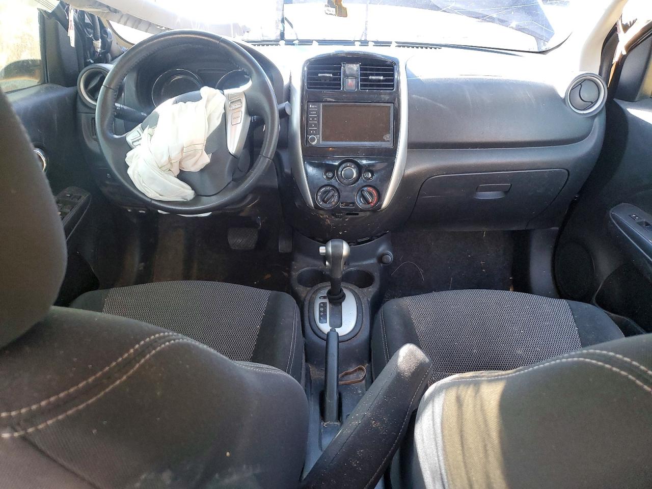 2019 NISSAN VERSA S photo 8