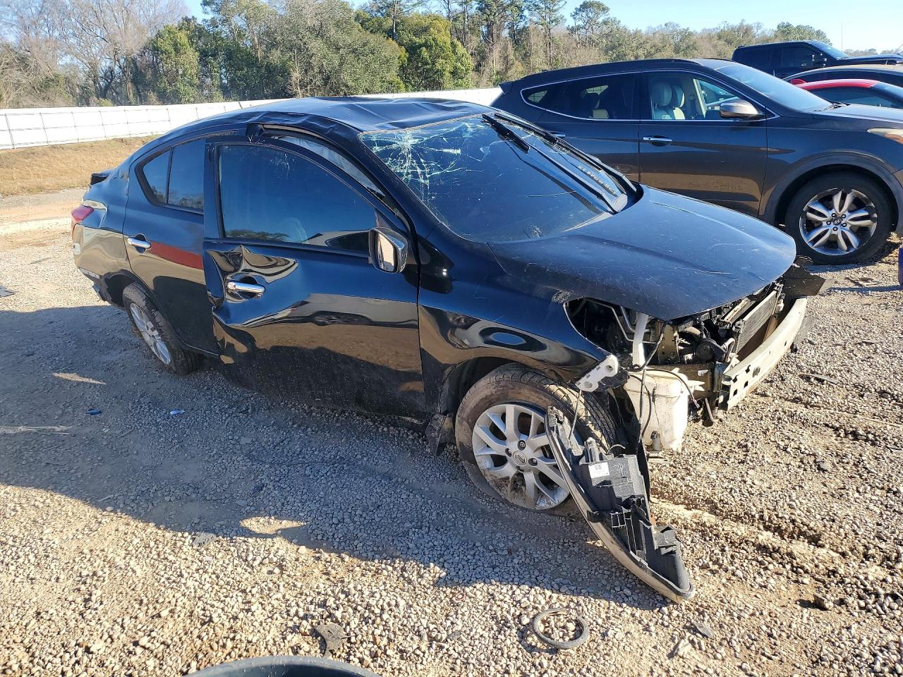 2019 NISSAN VERSA S photo 4