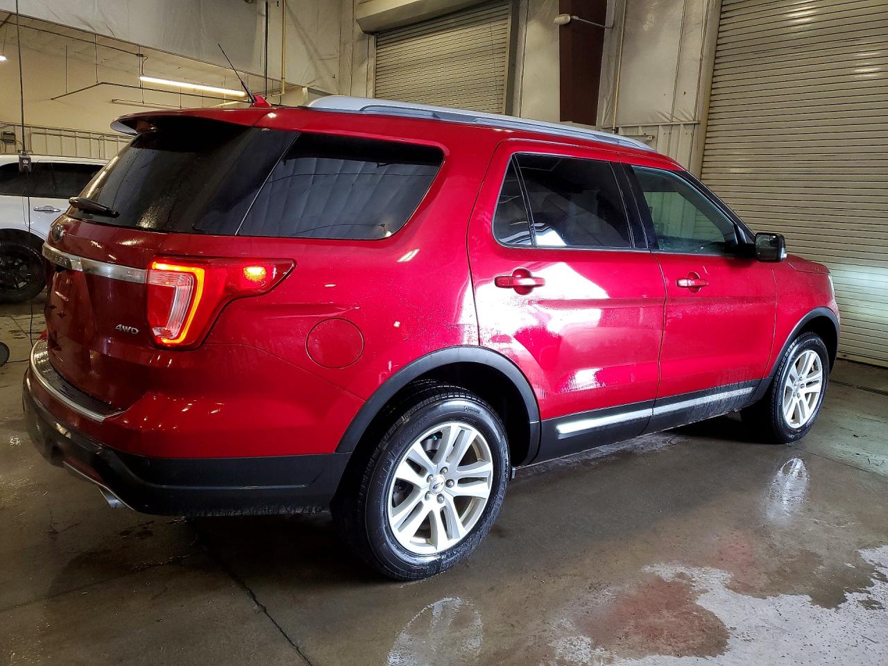 2018 FORD EXPLORER XLT photo 5