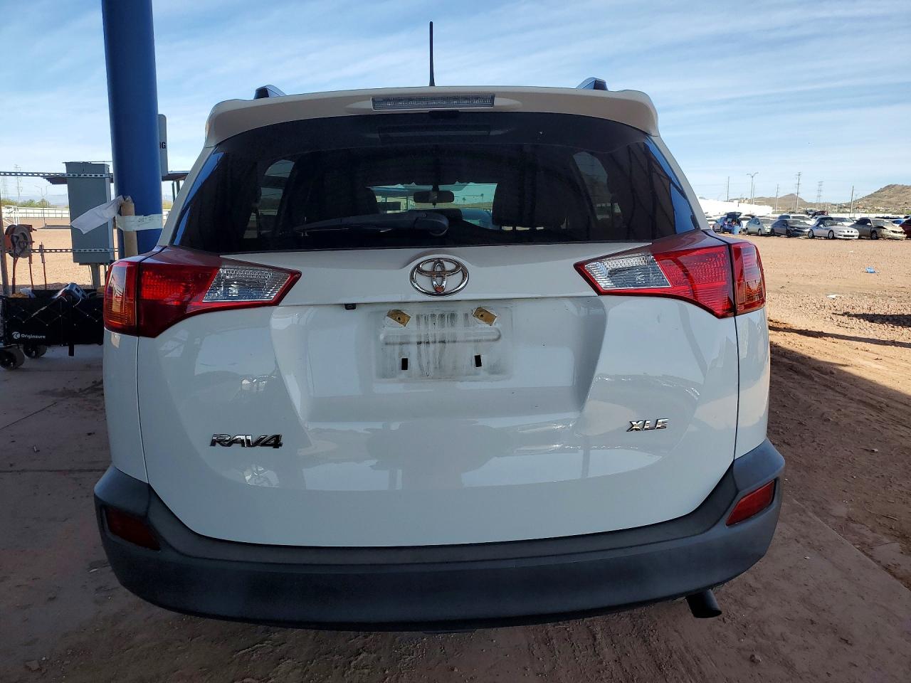 2015 TOYOTA RAV4 XLE photo 6