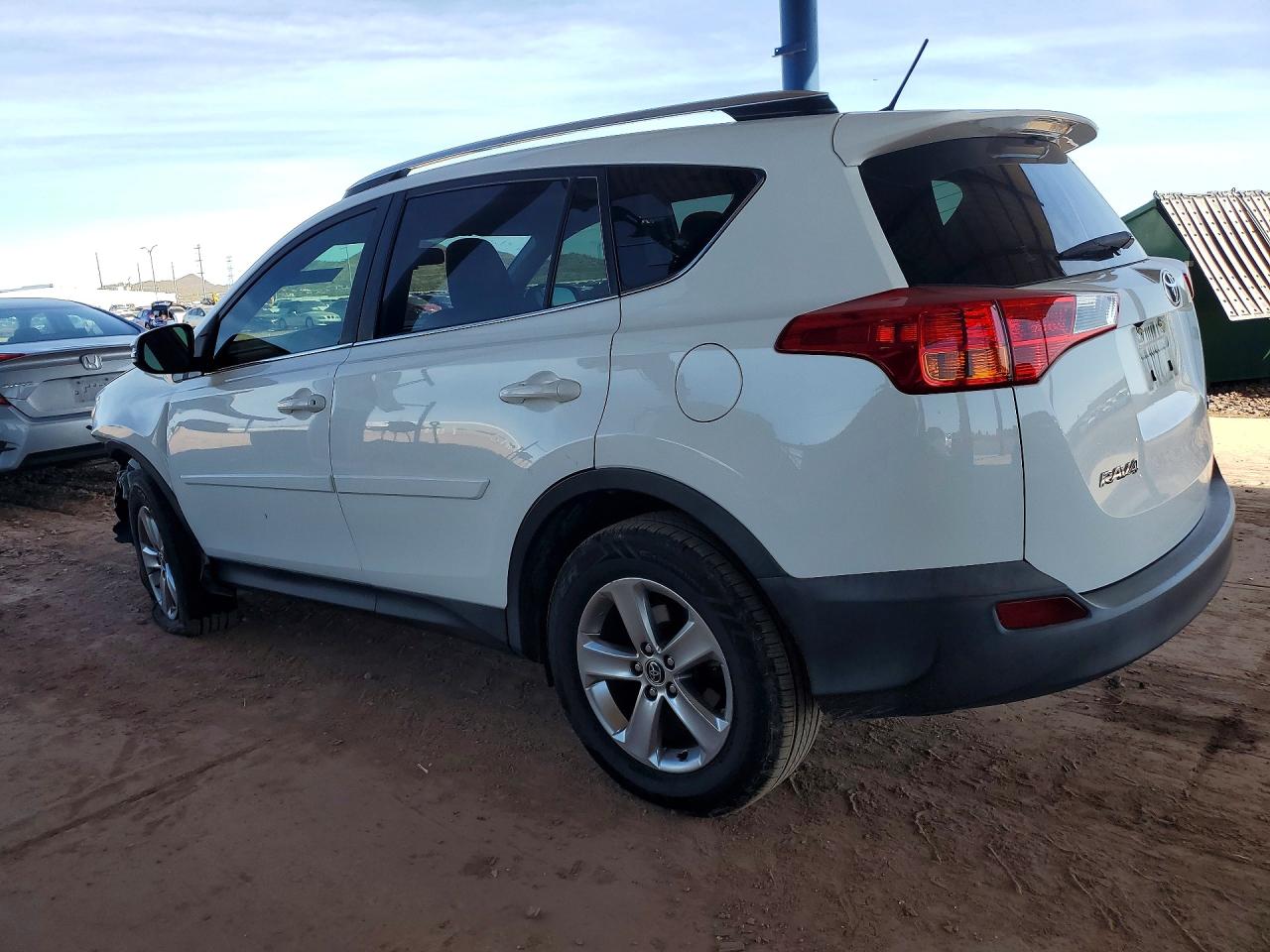 2015 TOYOTA RAV4 XLE photo 2