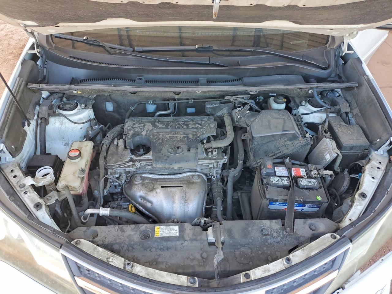 2015 TOYOTA RAV4 XLE photo 12