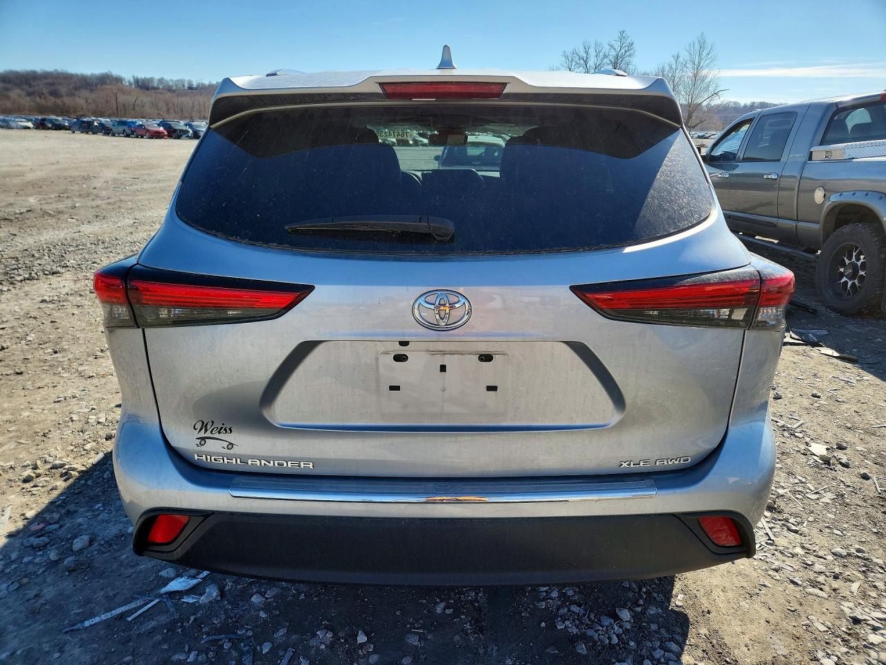 2021 TOYOTA HIGHLANDER XLE photo 11