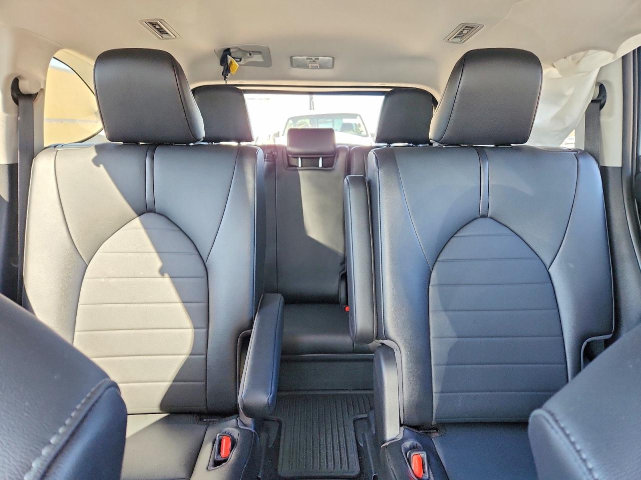 2021 TOYOTA HIGHLANDER XLE photo 19