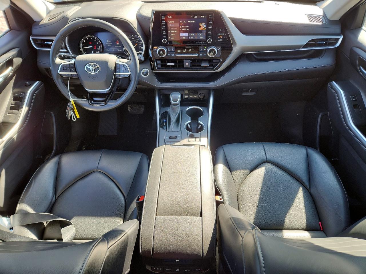 2021 TOYOTA HIGHLANDER XLE photo 15