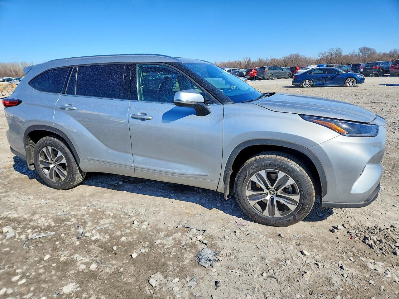 2021 TOYOTA HIGHLANDER XLE photo 7