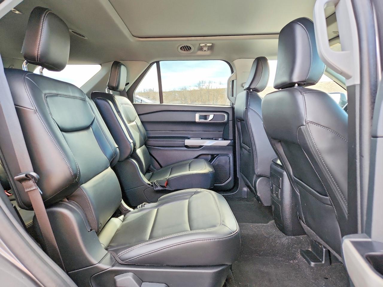 2023 FORD EXPLORER XLT photo 11